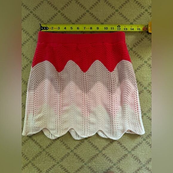 Storia red / pink multi colored crocheted mini skirt with scalloped hem L NWOT - Picture 3 of 7